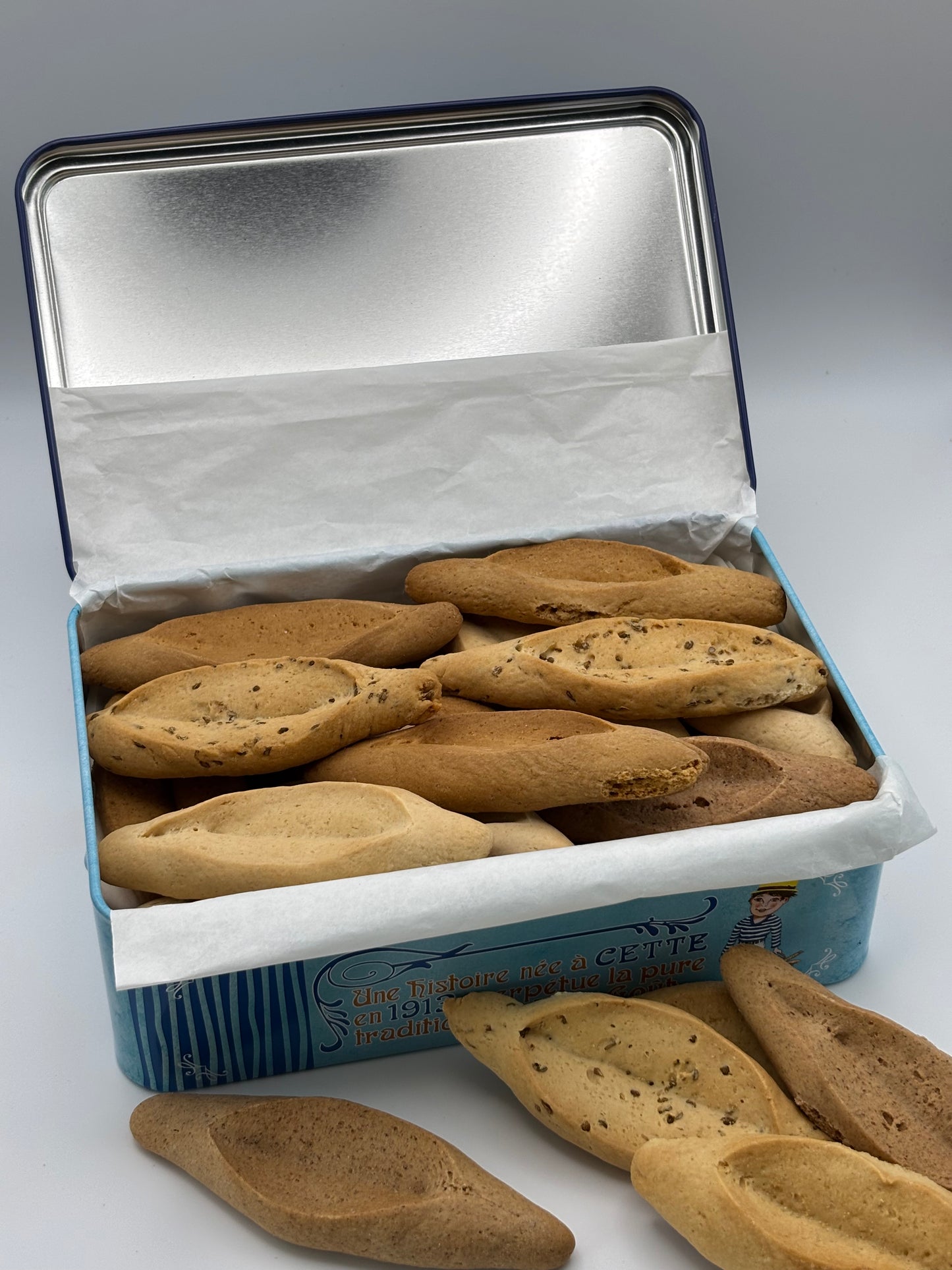 Boite Biscuiterie avec les 5 parfums des Navettes de Sète