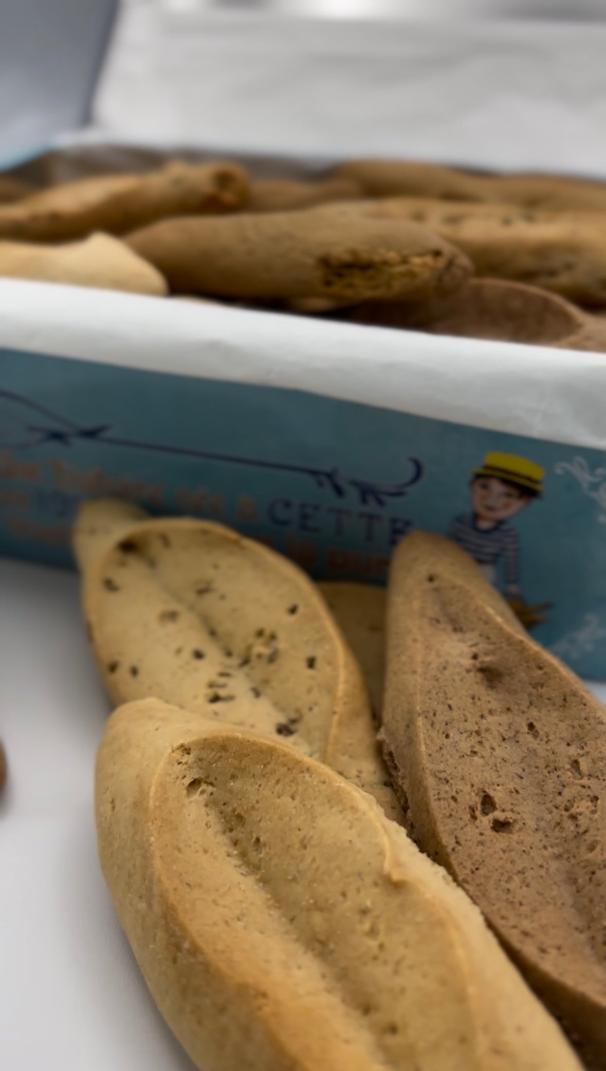 Boite Biscuiterie avec les 5 parfums des Navettes de Sète